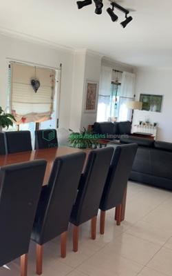 Apartamento com otimas áreas, muito soalheiro. Bons acessos.