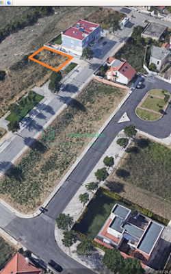 Terreno em zona privilegiada, com projecto aprovado.