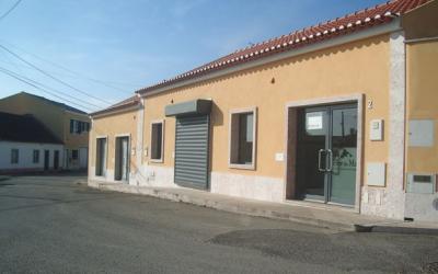 Loja com gabinete bem localizada.
