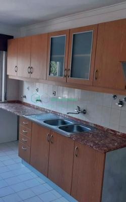Apartamento remodelado. Muito soalheiro e bem localizado.