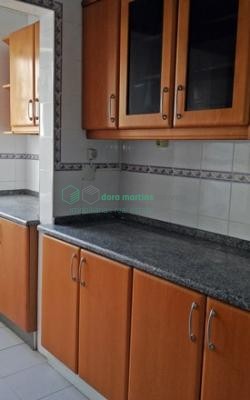  Apartamento remodelado no centro da Portela de Sintra. Bons acessos.