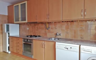 Apartamento T3 com boas áreas. Perto da praia da Rocha.