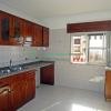 Apartamento soalheiro. Perto de comércio, escolas e transportes