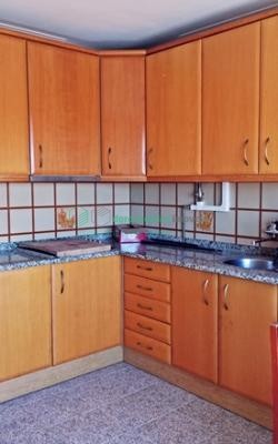 Apartamento T2 com boas áreas e duas varandas. A 10 minutos estação da CP.